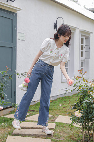 Jeans mit Tulpenspitzen-Stickerei