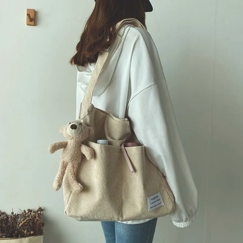 Freizeittasche aus Cord im College-Stil