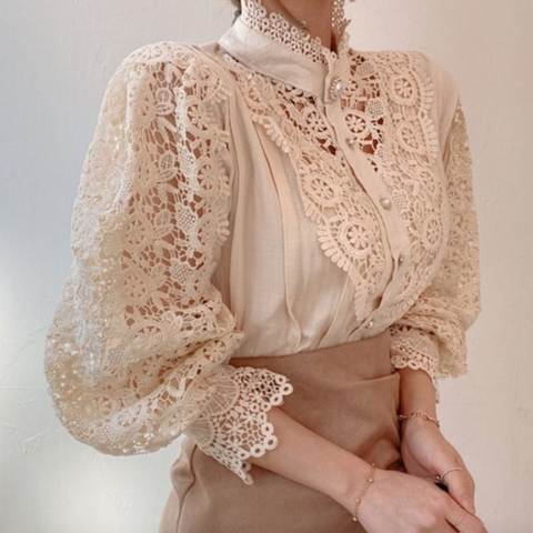 Hochgeschlossenes Spitzenhemd mit Knopfleiste