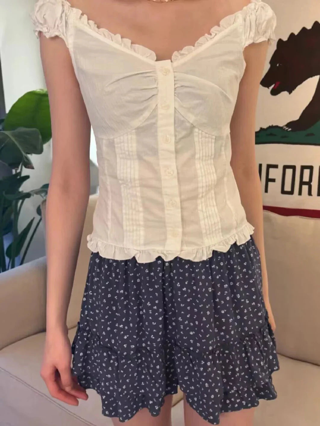 Ruffles White Basic Blouse Top for Woman Folds Single Breasted Sleeveless Tank Tops Casual Cotton Vest Y2k Sweet Camisole