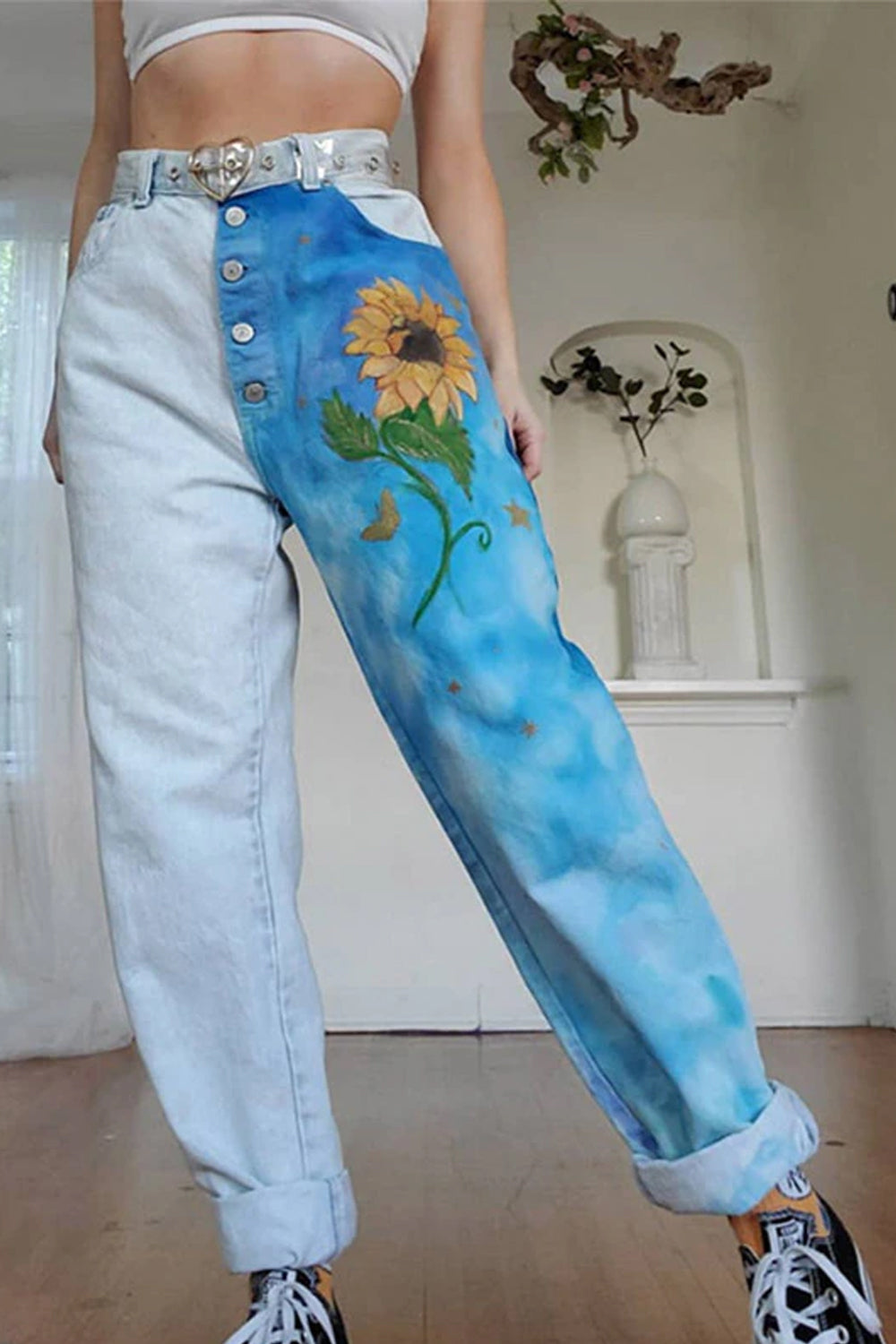 Lässige Jeanshose mit Sonnenblumenmuster