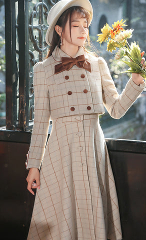 Chaqueta corta de tweed con cuadros escoceses lechosos