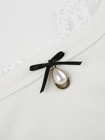 Top de encaje con perlas de Giselle