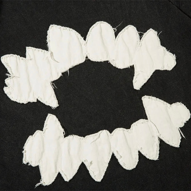 T-Shirt mit aufgestickten Zähnen