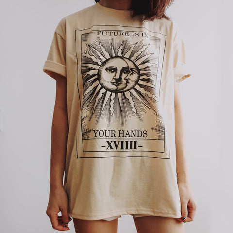 Camiseta gráfica Sol y Luna