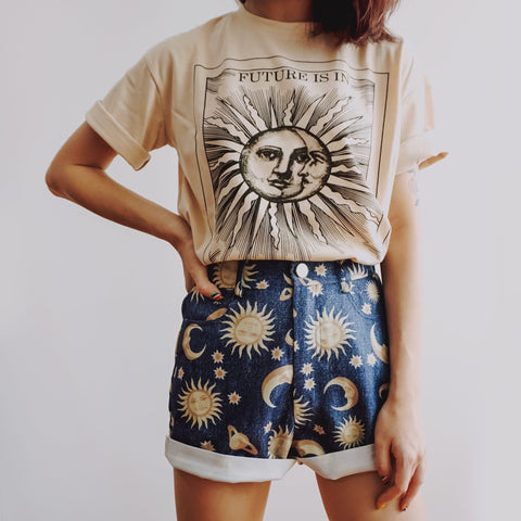 Camiseta gráfica Sol y Luna