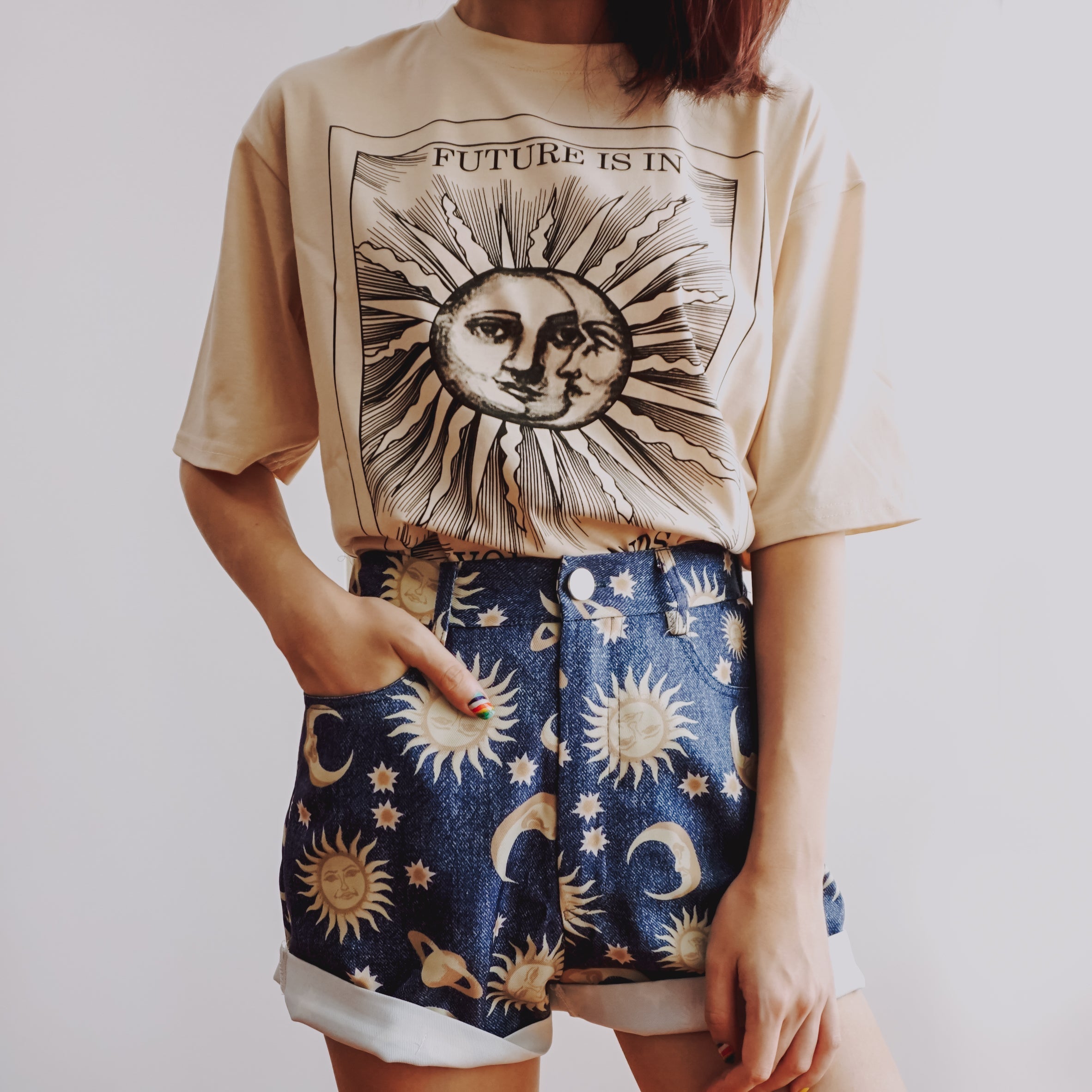 Camiseta gráfica Sol y Luna