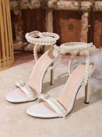 High Heels mit Schleife und Perlen