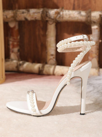 High Heels mit Schleife und Perlen