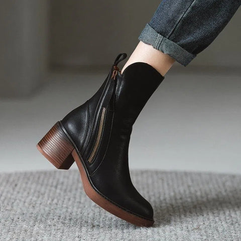 Botines sencillos de tacón grueso 