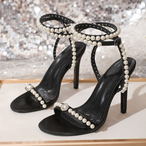 High Heels mit Schleife und Perlen