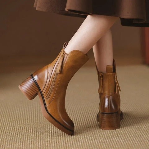 Botines sencillos de tacón grueso 