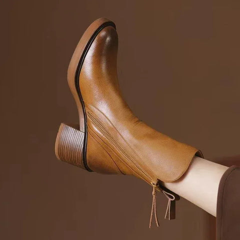 Botines sencillos de tacón grueso 