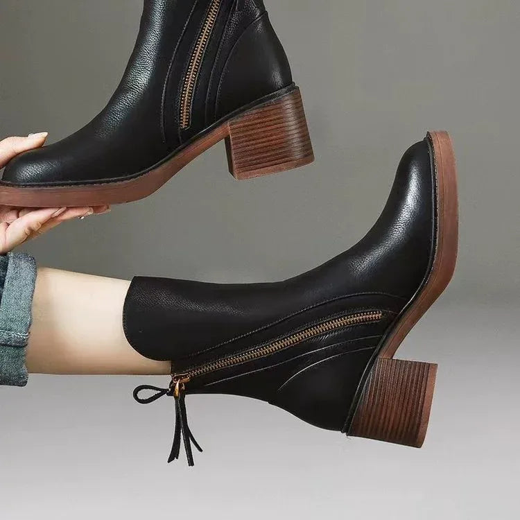 Botines sencillos de tacón grueso 