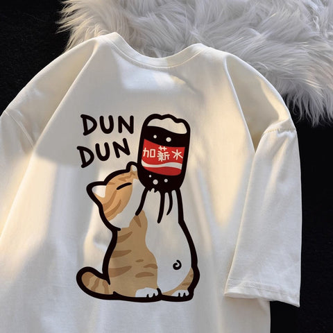 Camiseta de gatito kawaii bebiendo refresco
