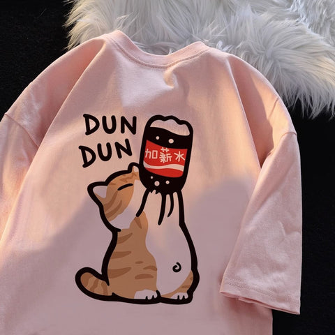 Camiseta de gatito kawaii bebiendo refresco