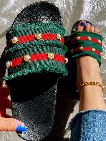 Pantuflas casuales con borlas de perlas