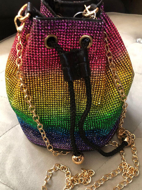 Beuteltasche mit Strass-Kette