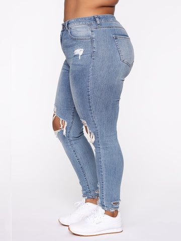 Vaqueros ajustados y rotos elásticos