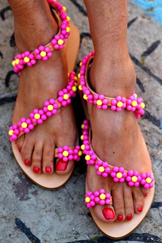 Sandalias planas con flores y cuentas 