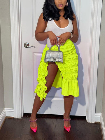 Einfarbiger, geraffter Rock mit Schlitz und Krawatte