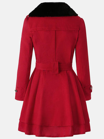 Zweireihiger Mantel mit Gürtel