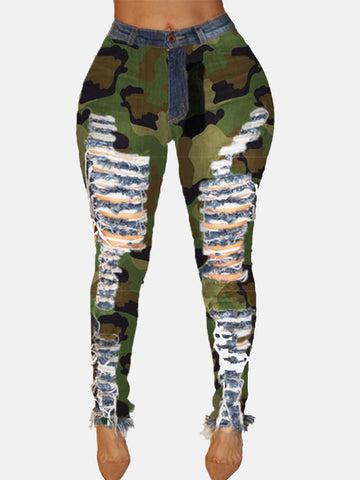 Zerrissene Jeans mit Camouflage-Print