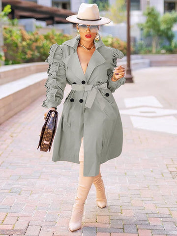 Abrigo liso con cuello vuelto y volantes