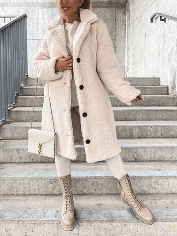 Abrigo largo de piel de peluche con solapa sólida