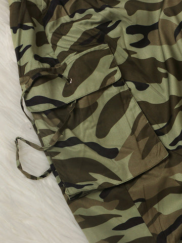 Rock mit Zeitungsbuchstaben-Print