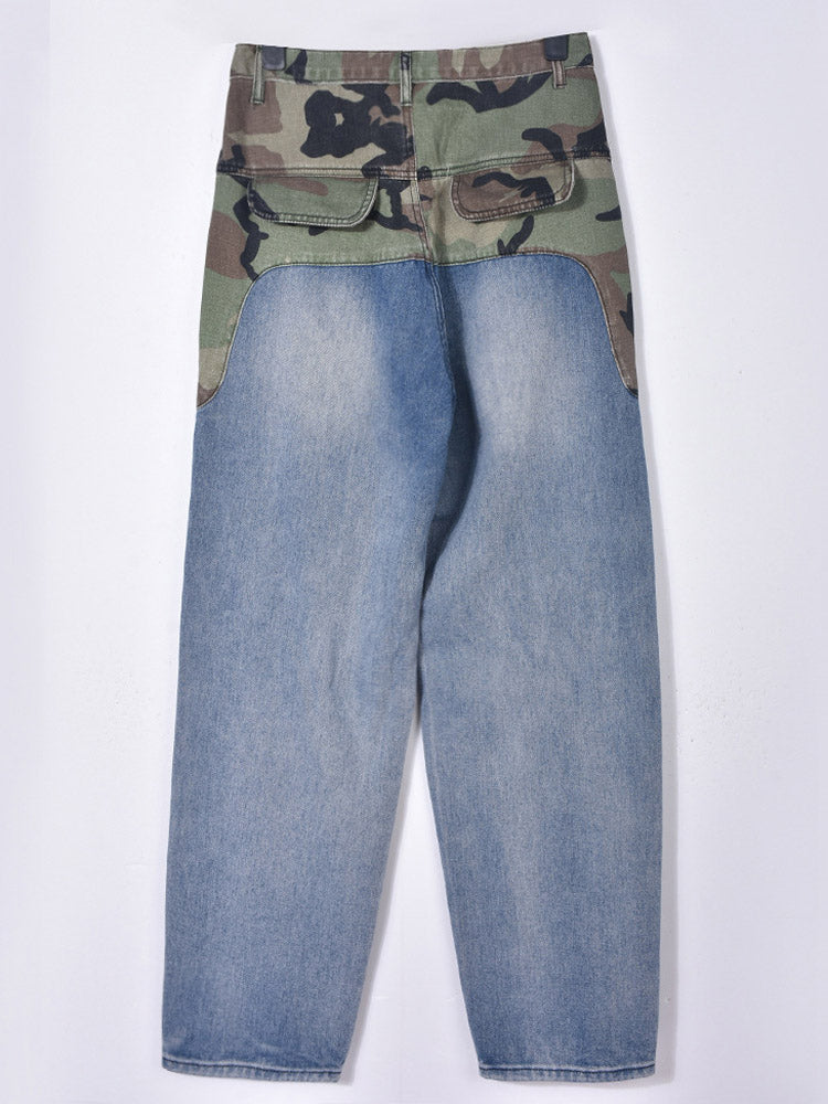 Jeans cargo con parches de camuflaje