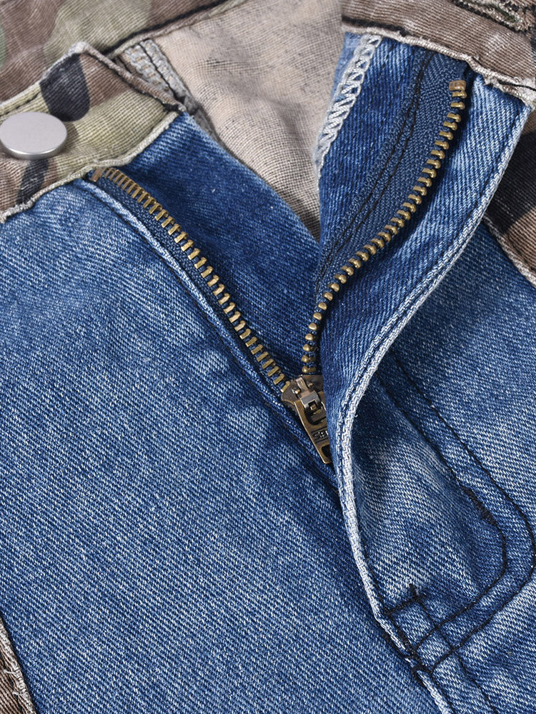 Jeans cargo con parches de camuflaje