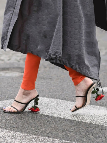 Sandalen mit Riemchen und Absatz in Rose