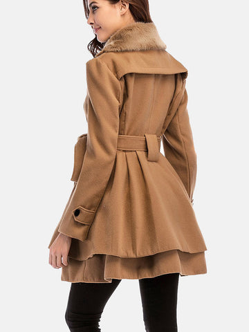 Zweireihiger Mantel mit Gürtel