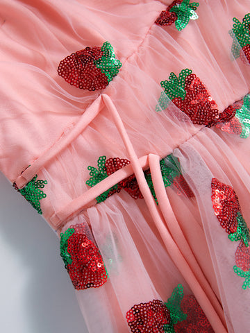 Vestido largo plisado de malla con fresas y lentejuelas