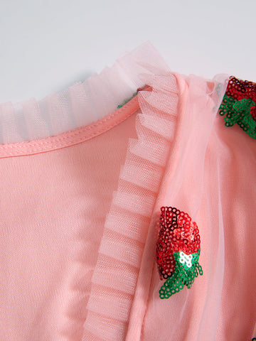 Vestido largo plisado de malla con fresas y lentejuelas