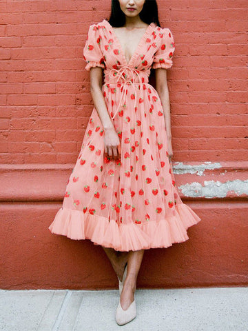 Vestido largo plisado de malla con fresas y lentejuelas