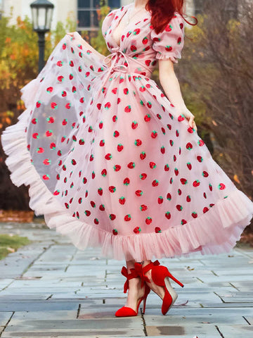 Vestido largo plisado de malla con fresas y lentejuelas