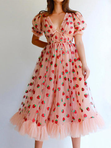 Vestido largo plisado de malla con fresas y lentejuelas