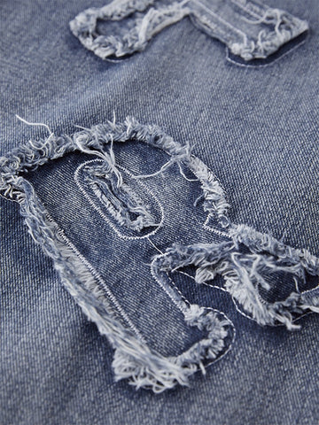 Boyfriendjeans mit Buchstaben-Patch und verblasstem Schnitt