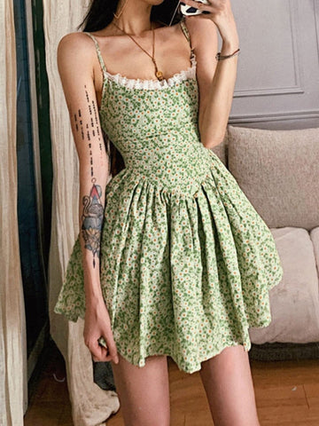 Minivestido verde floral con lazo en la espalda