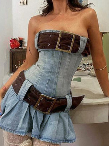 Vestido mini de mezclilla sin tirantes con cinturón y hebilla