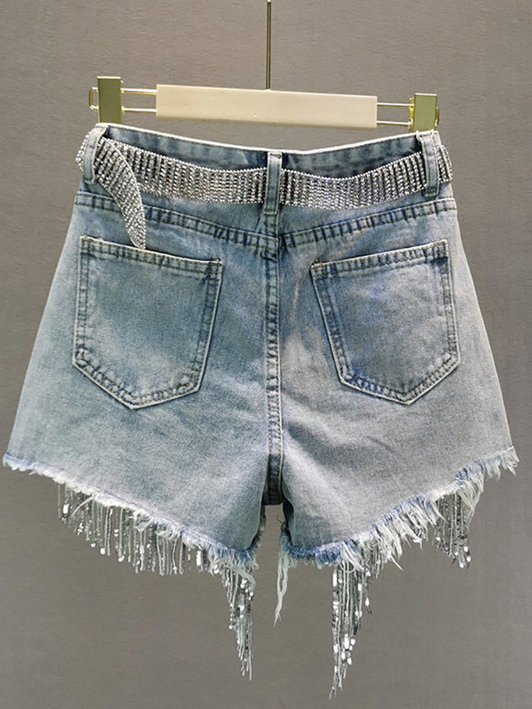 Jeansshorts mit Paillettenquaste und Perlen