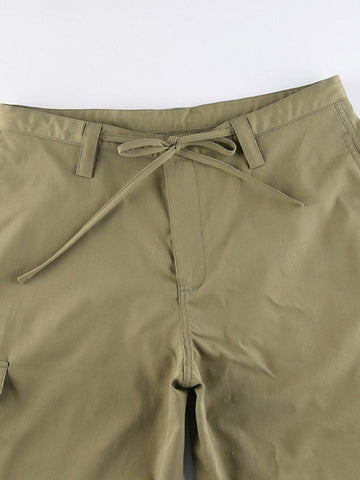 Pantalones cargo con bolsillo y pierna recta