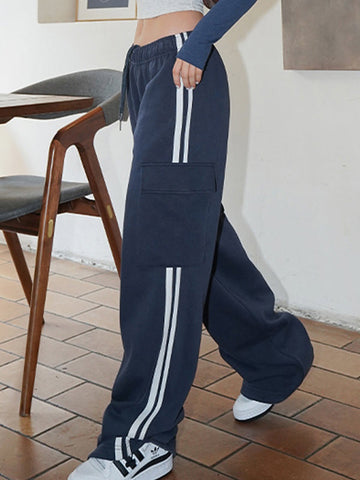 Baggy-Jogginghose mit seitlichen Taschen und Streifen