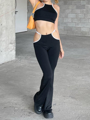 Conjunto de top de tirantes negro y pantalones acampanados