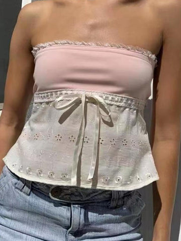 Top corto bandeau con encaje en contraste