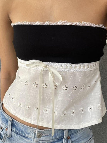 Top corto bandeau con encaje en contraste