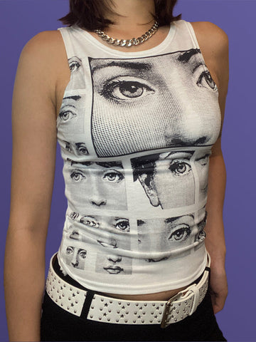 Kurzes Tanktop mit Staring Eye-Grafik