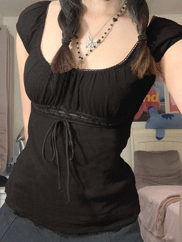 Vintage Bluse mit Spitzenbesatz und Krawatte vorne